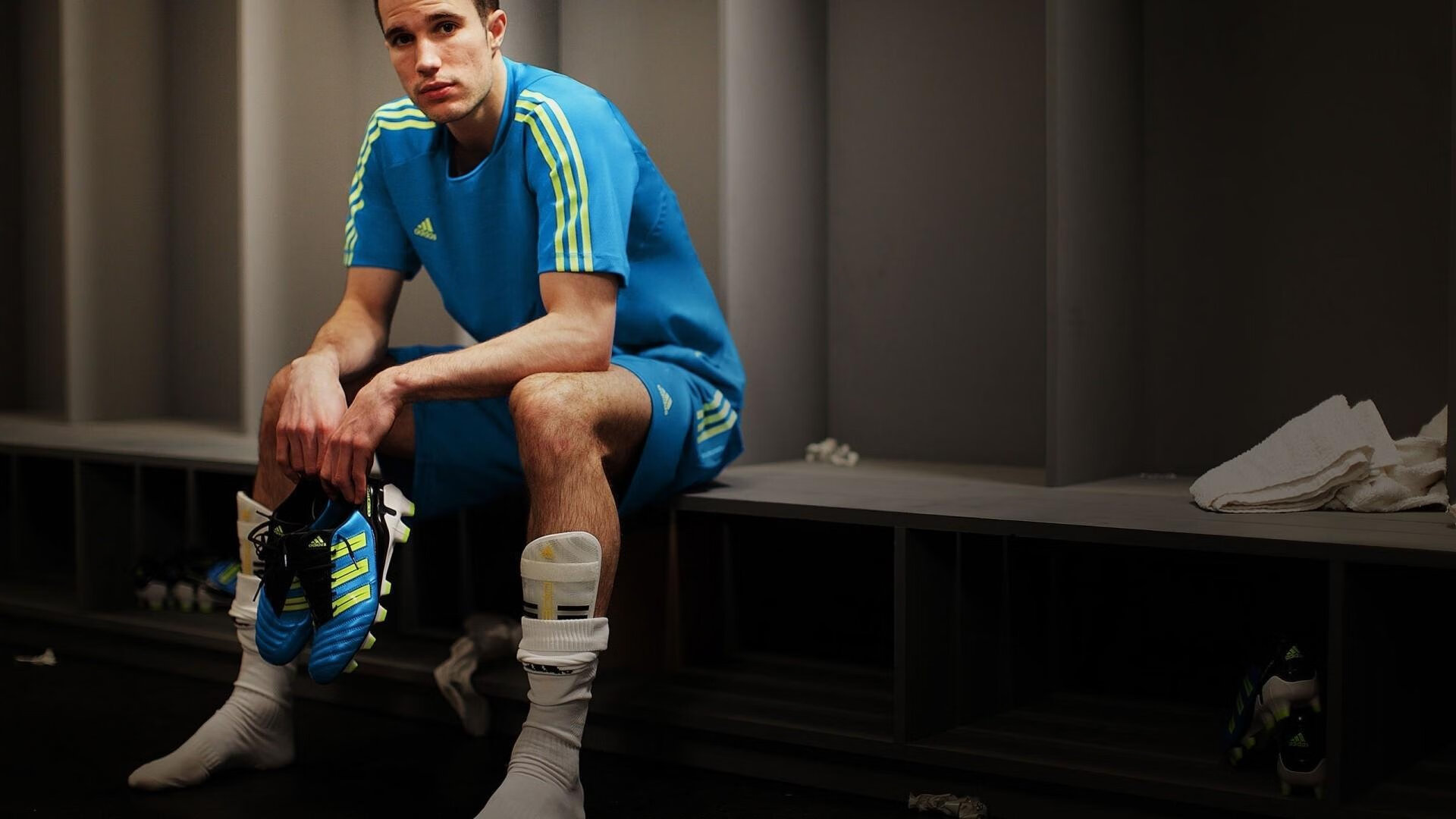 足坛新贵崛起，维尼修斯跻身年薪TOP10，巴西天才身价重估|体育资讯